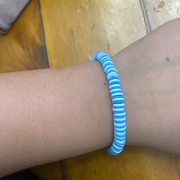 Blue and white bracelet fits 7 inch Wrist  homemade - Picture 3 of 3